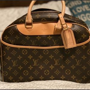 Authentic Louis Vuitton Deauville Momogram Purse